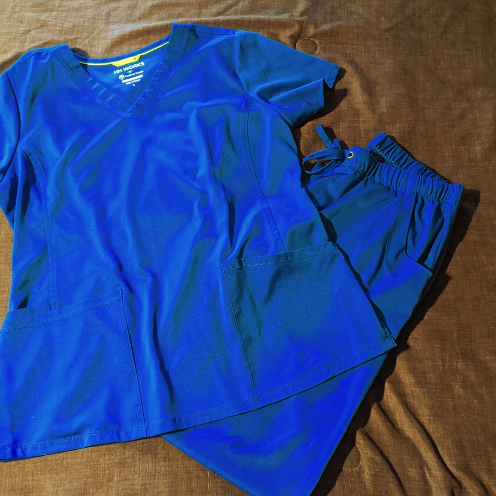 HH WORKS Scrub set
